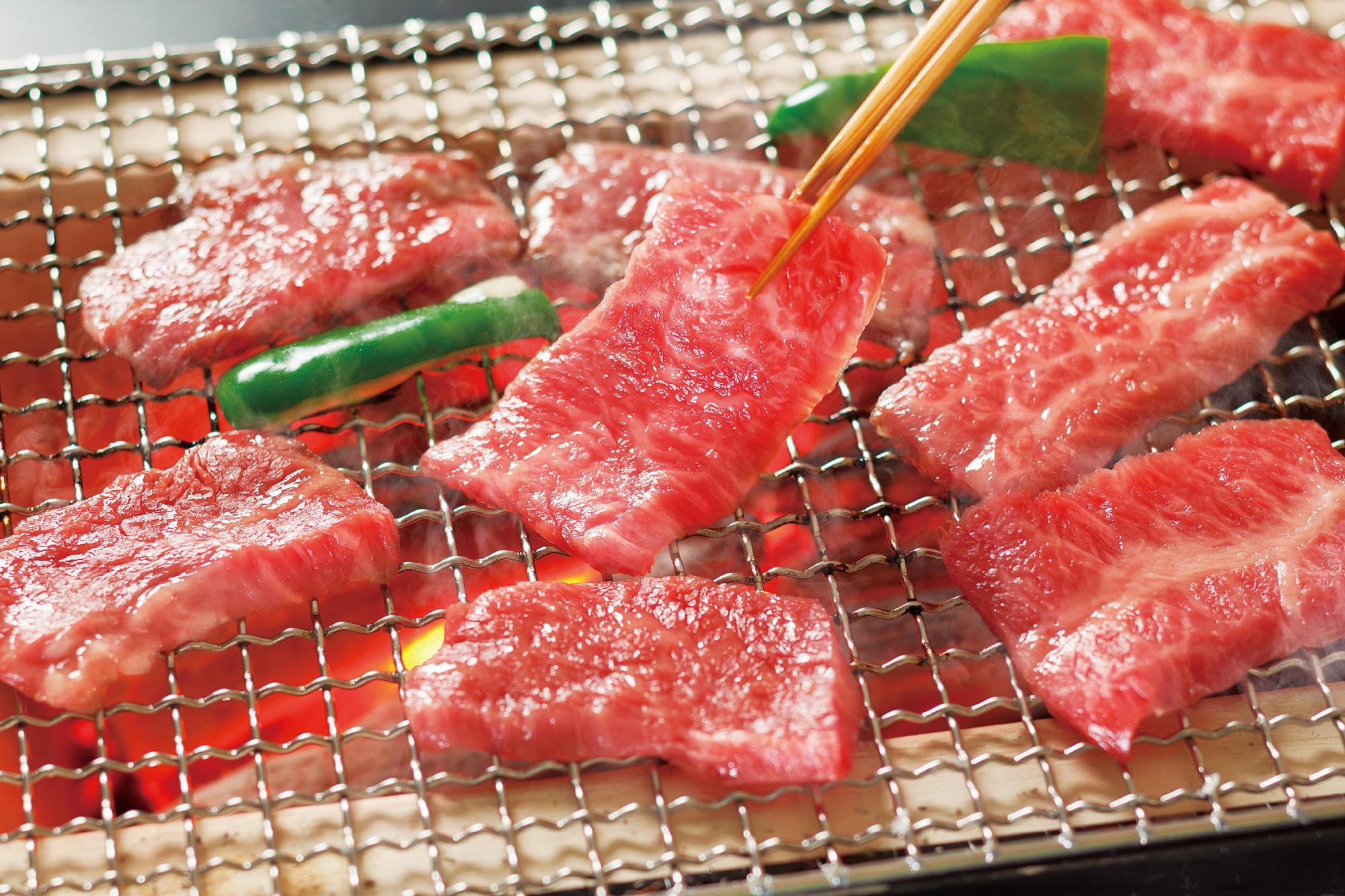 松阪牛焼肉セット 焼肉用肩ロース500ｇ、モモ肉500ｇ、バラ肉400ｇ 245×310×260mm